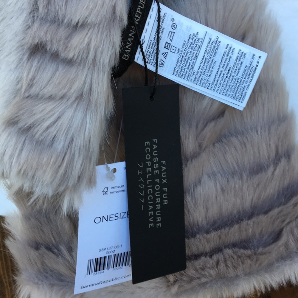 Banana Republic Faux Fur Pull Through Scarf - Picture 6 of 7